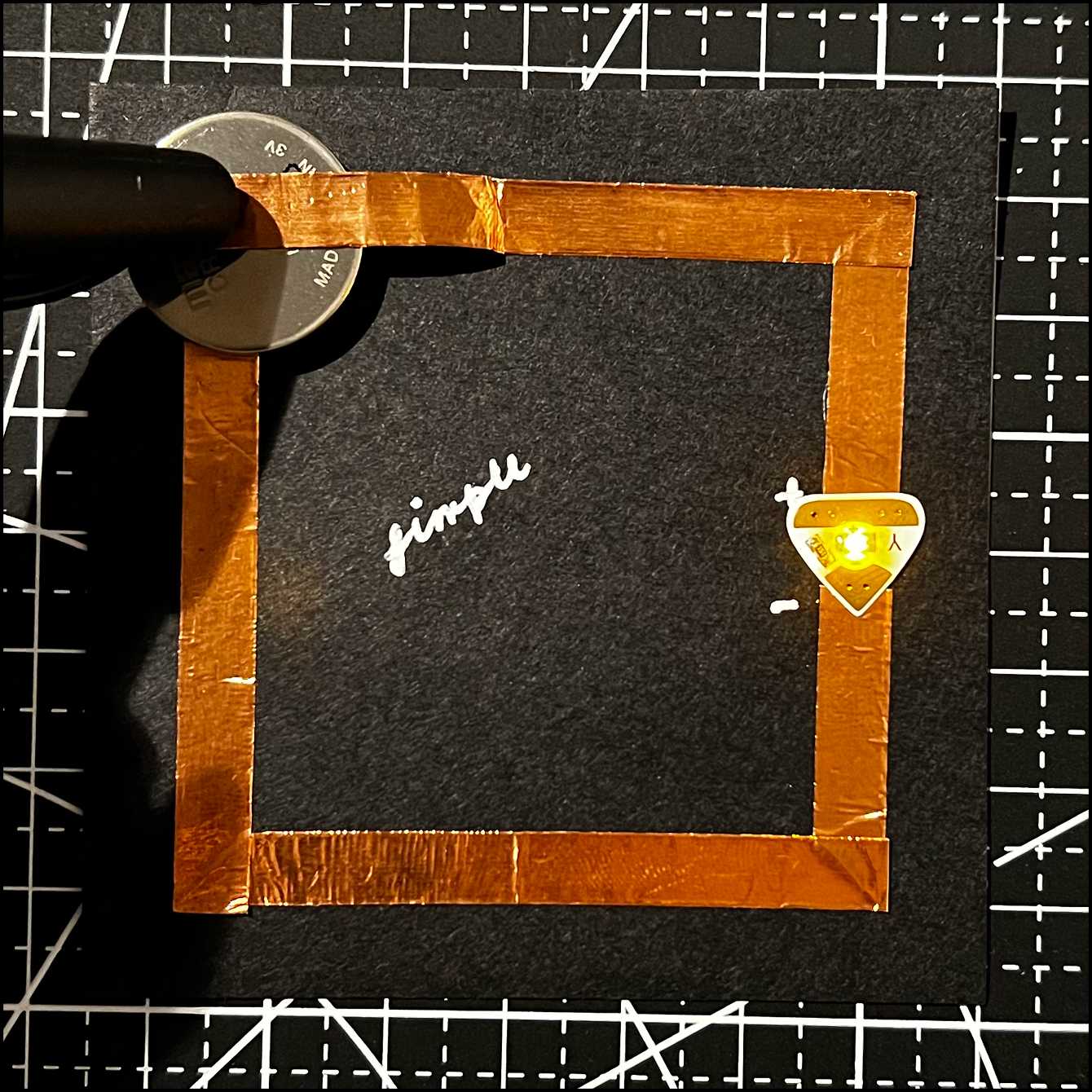 Simple circuit with a switch (with battery)