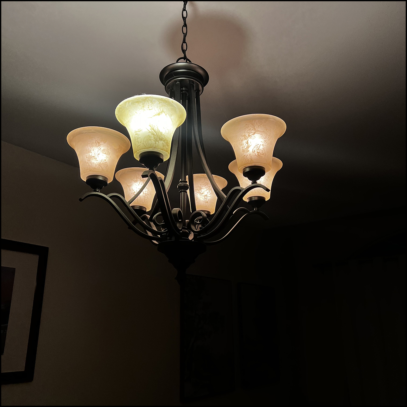 High frequency sound of a little on dimmest setting